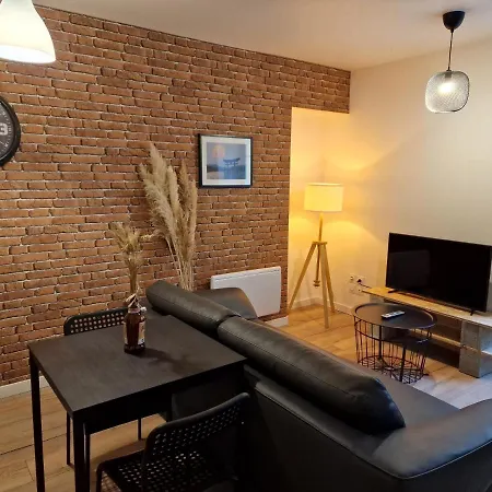 Logement de caractère en haute ville de Quimperlé Extérieur photo